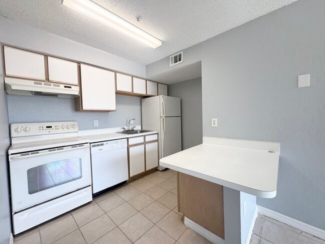 Building Photo - 2216 Grand Cayman Ct