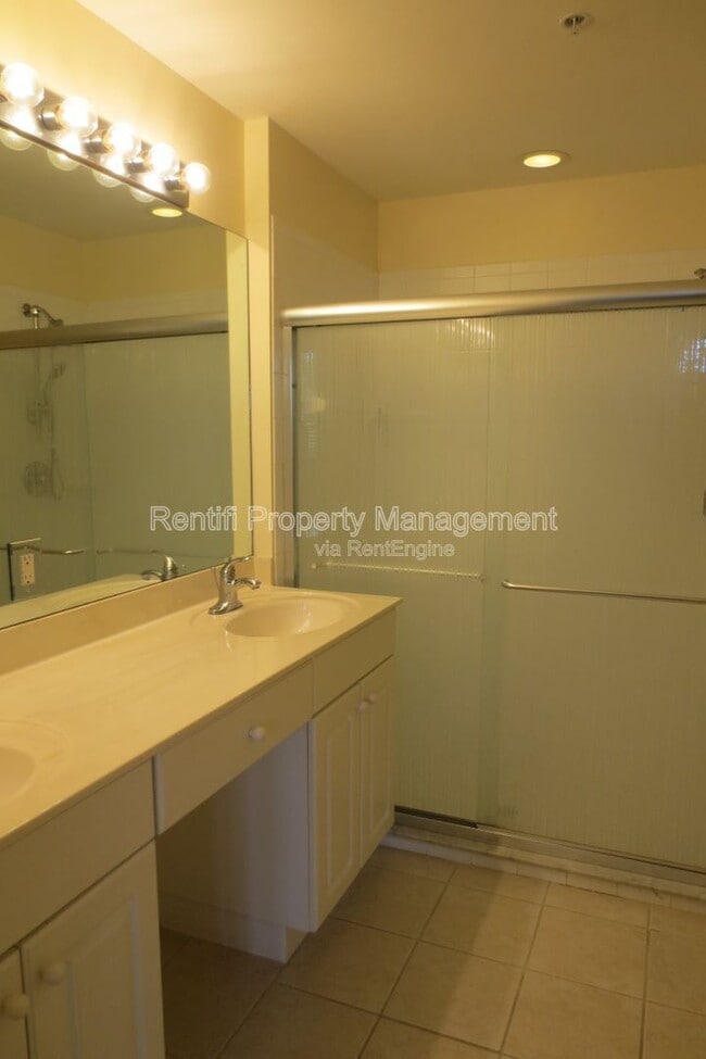 Building Photo - 12090 Summergate Cir