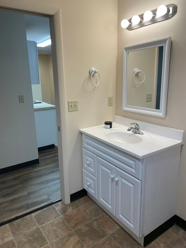 Building Photo - 2410 Bell St