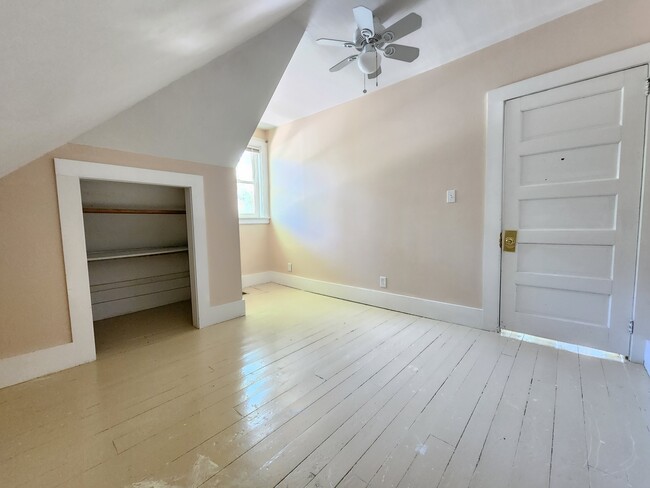 Building Photo - 387 College Ave