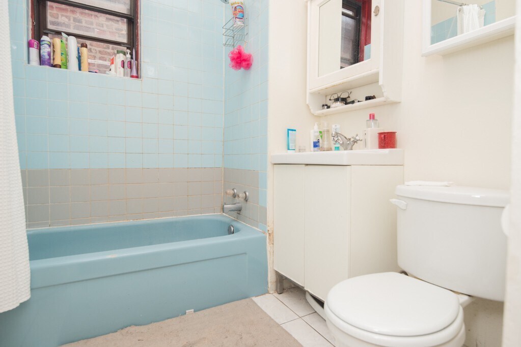 Building Photo - 1722 W Fletcher St