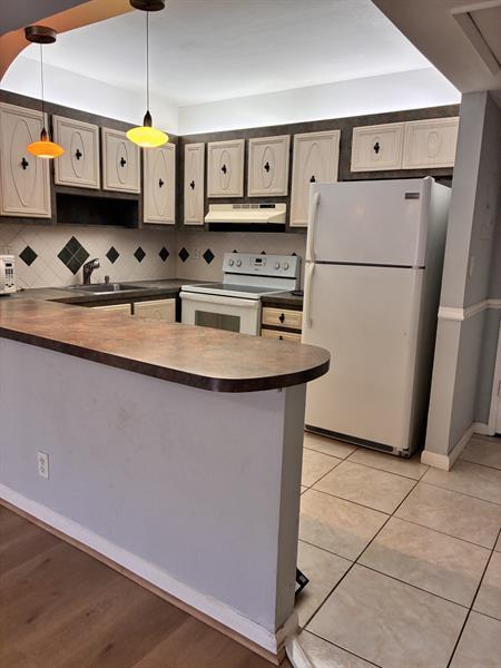 Building Photo - 259 S Cypress Rd