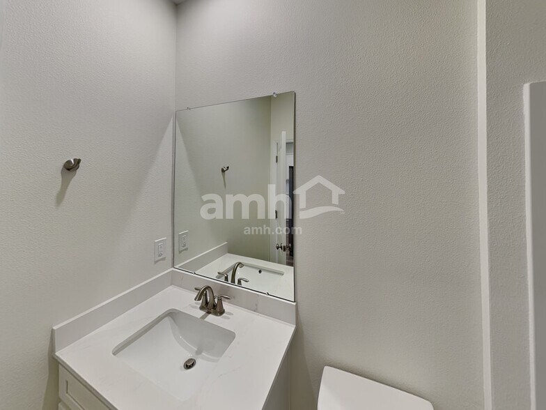 Building Photo - 5709 Oesterle Rd