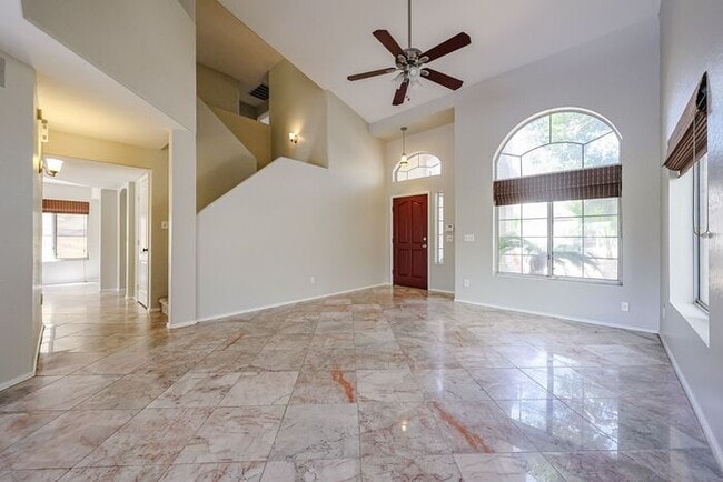Building Photo - Stunning 3 bedroom, 2.5 bathroom Gold Cour...