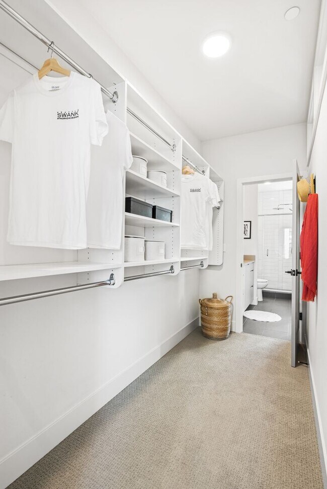 Building Photo - Wallingford Townhome