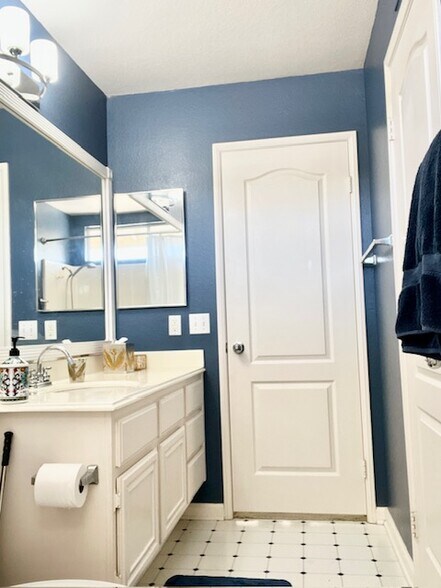 Building Photo - 4871 Marblehead Bay Dr