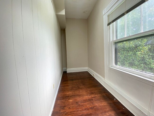 Building Photo - 9 Bed 5 Bath Historic Home - Commercial Use