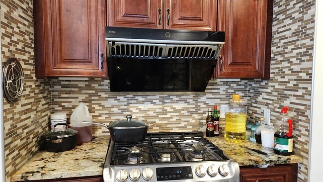 Building Photo - 513 S Brooks St