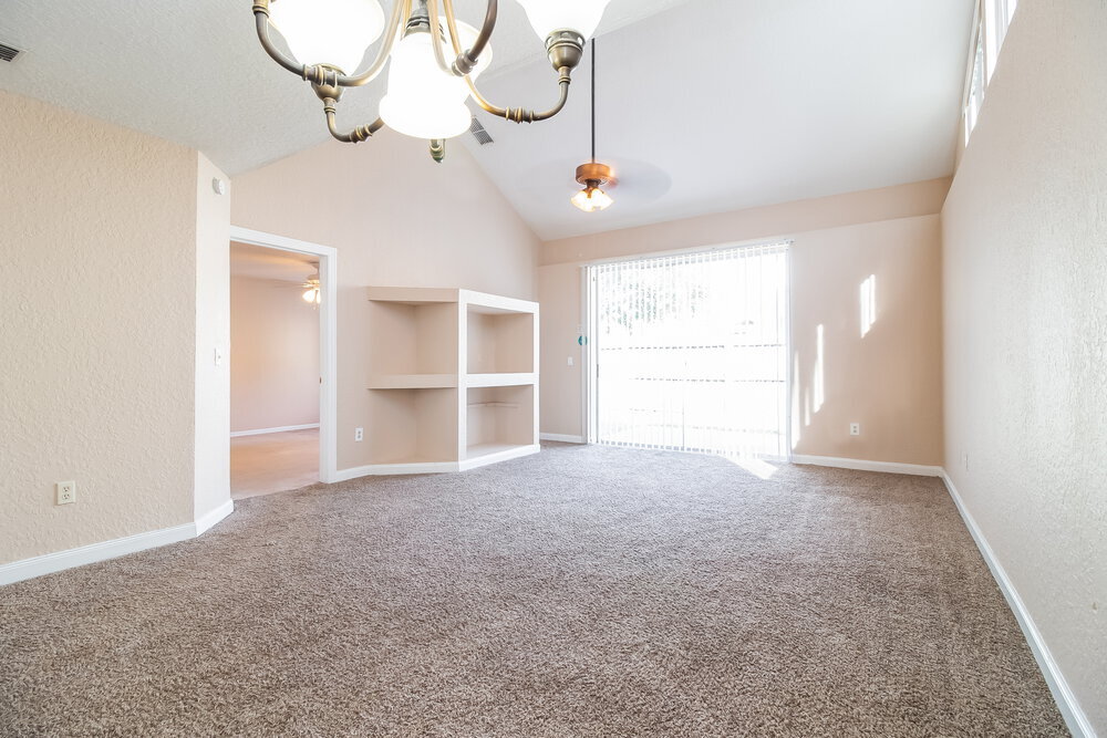 Building Photo - 831 Cave Hollow Ln