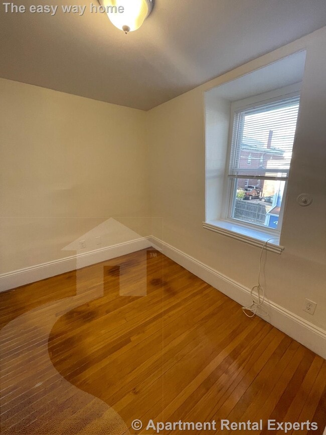 Building Photo - 9 Moore St