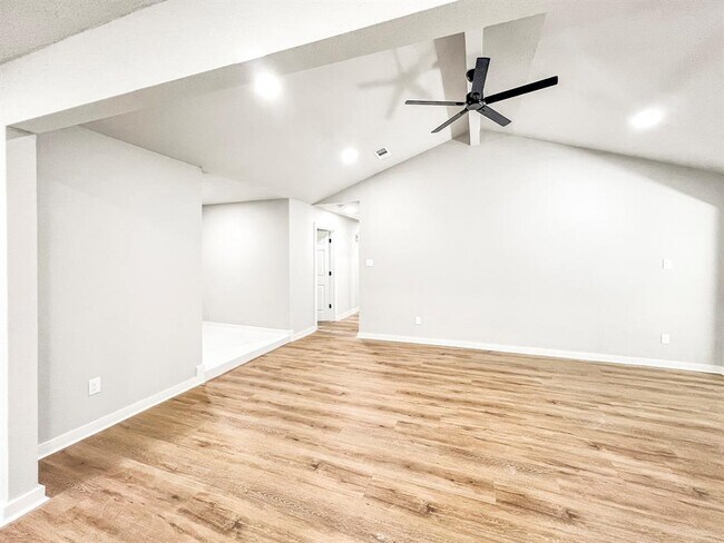 Building Photo - 23207 Naples Dr