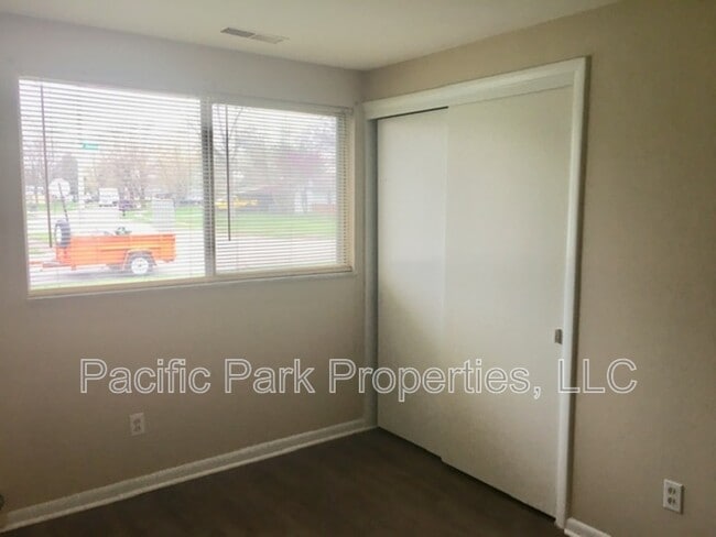 Building Photo - 9403 Shenandoah Dr