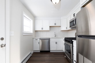 Building Photo - 28 Aircraft Rd