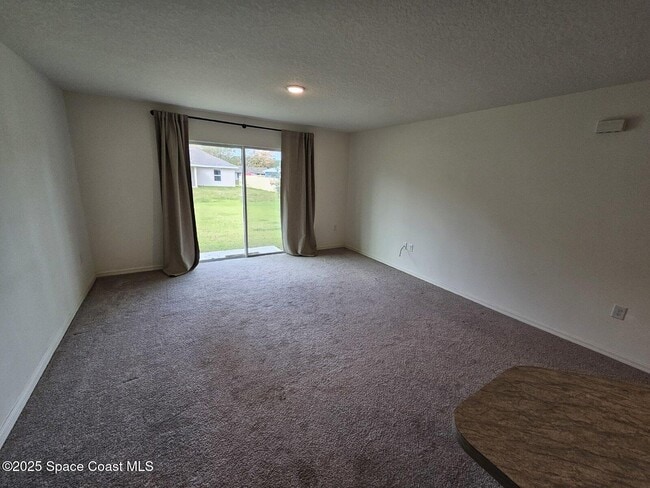 Building Photo - 1390 Vander Ave SE