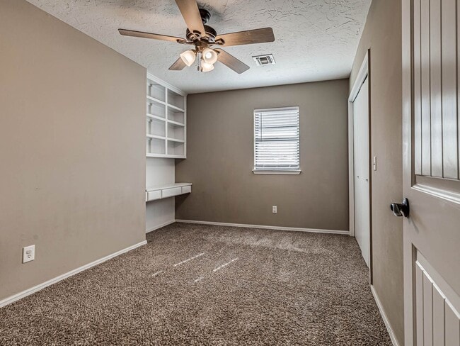 Building Photo - Beautiful 3 bedroom home in the heart of Coweta!