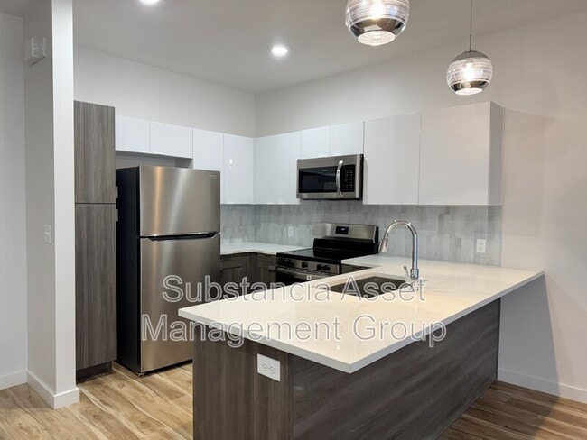 Building Photo - 1653 Midtown Pl