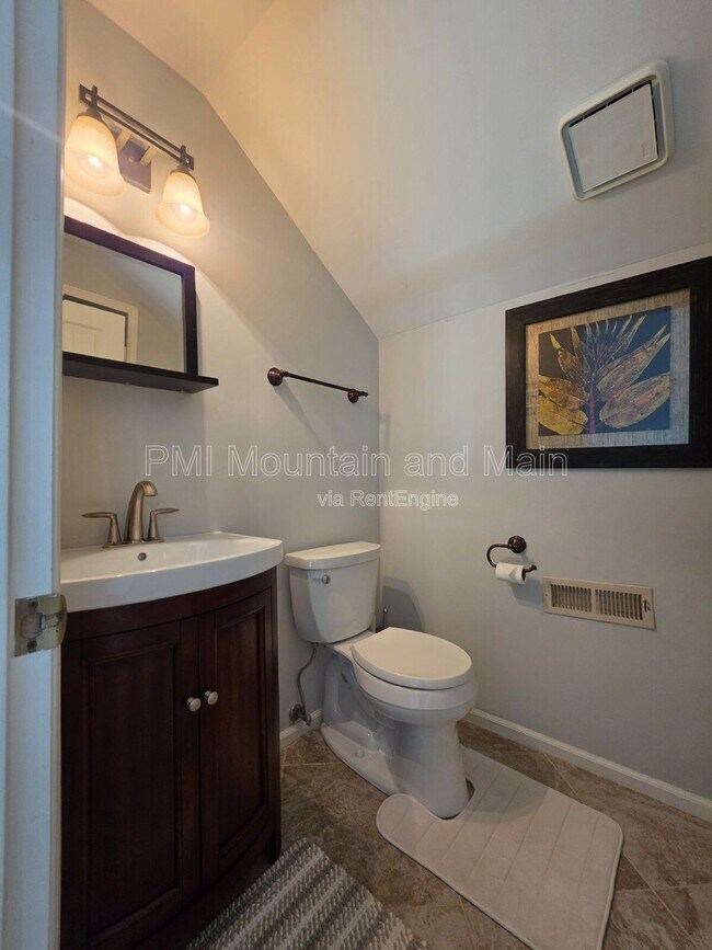 Building Photo - 1403 Fleetwood Plaza