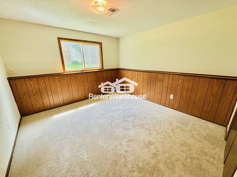 Building Photo - 905 97th Ln NE
