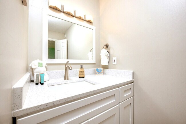 Building Photo - 4000 Gulf Terrace Dr