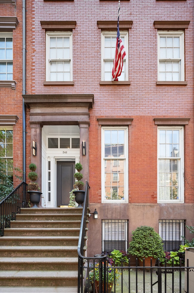 Building Photo - 346 W 22nd St