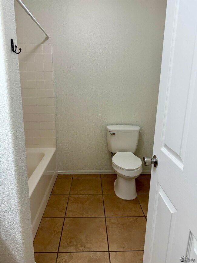 Building Photo - 3108 S Ragen Dr