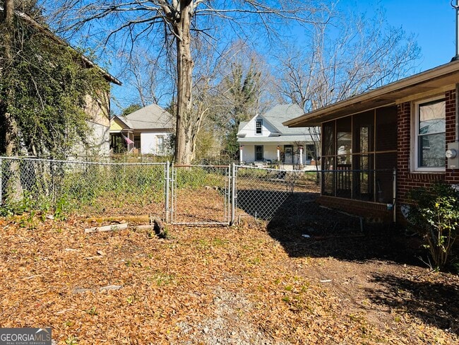 Building Photo - 50 Lone Oak St