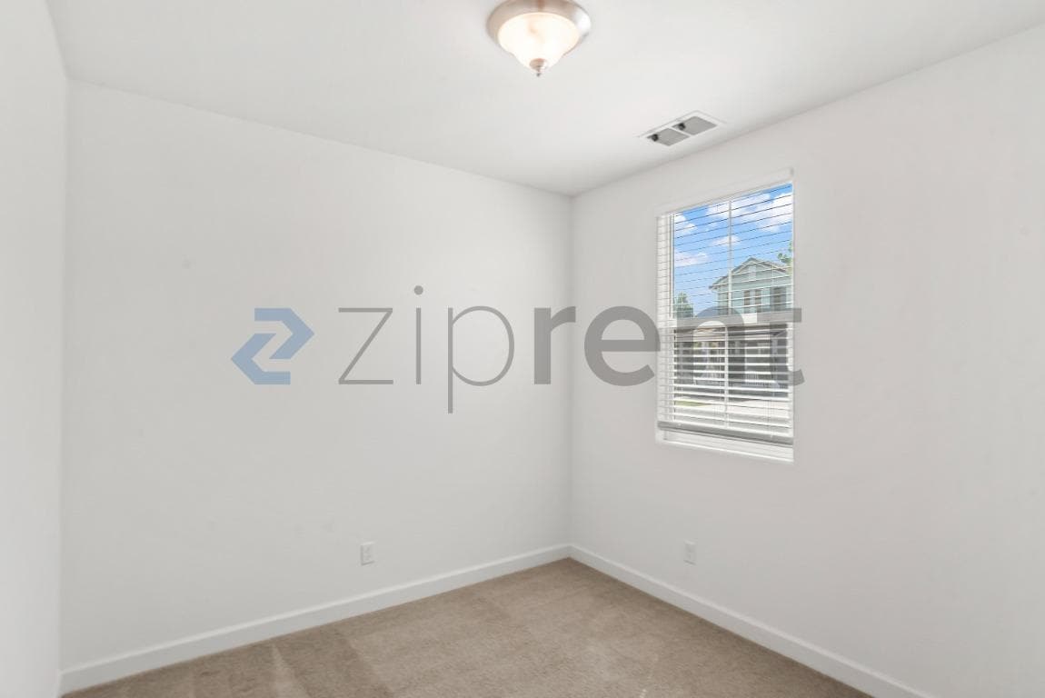 Building Photo - Unit