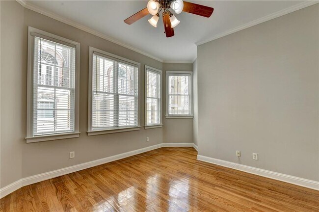 Building Photo - 813 Clifton Heights Ln NE