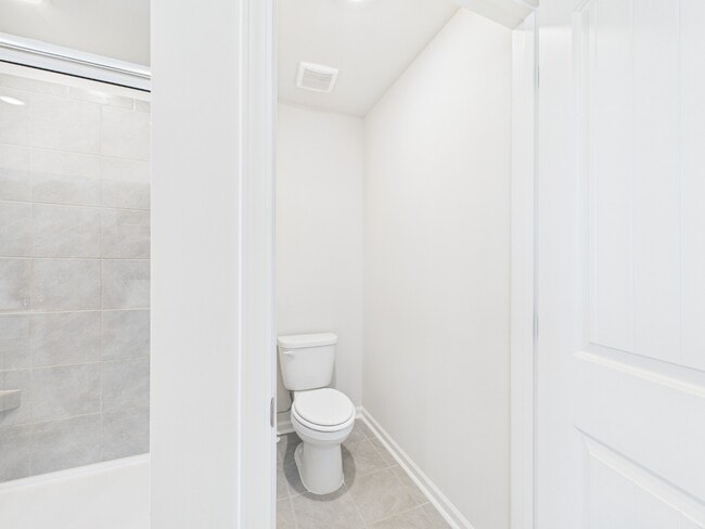 Building Photo - Beautiful New Construction END UNIT Townhome – Now Available for Lease!