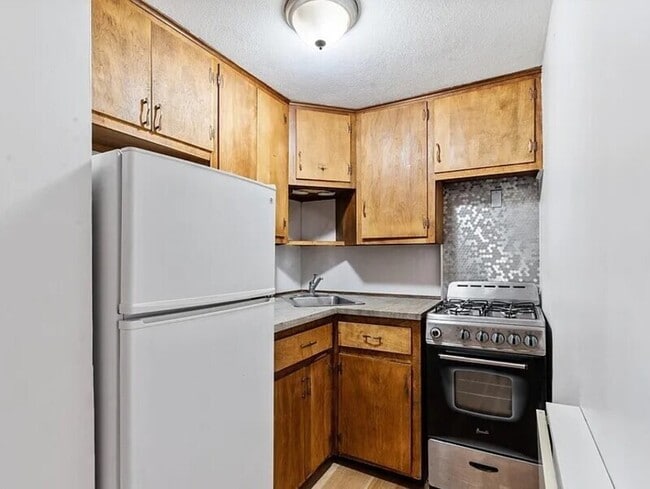 Building Photo - 50 Follen St