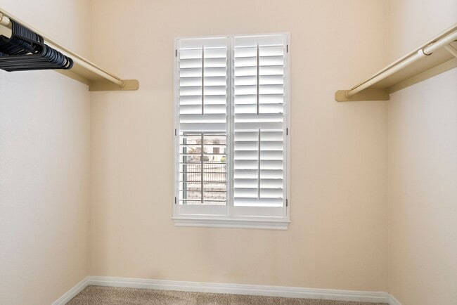 Building Photo - Executive Style in the Heart of Town Centre