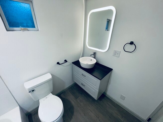 Building Photo - 1504 Stamm Ave