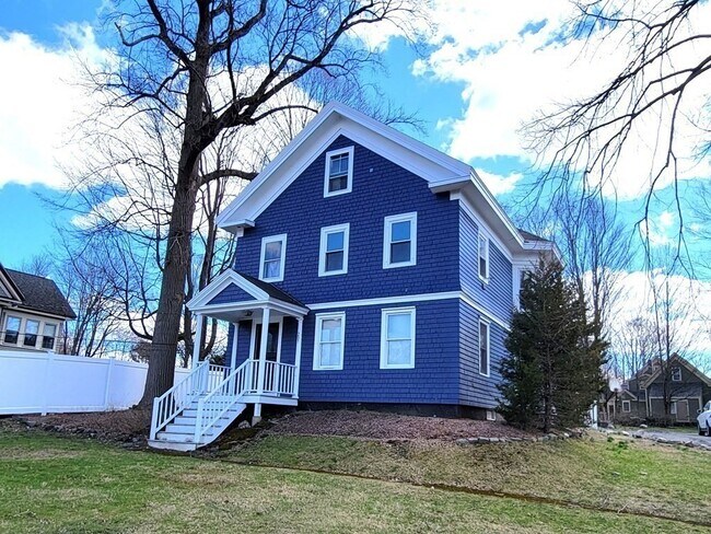 Building Photo - 207 Pleasant St