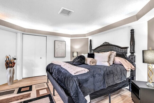 Building Photo - 1006 SE 6th St