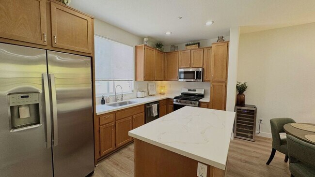 Building Photo - Beautiful Tri-Level 3BD/2BA Townhome in Greystone at Eastlake – Eastlake Chula Vista