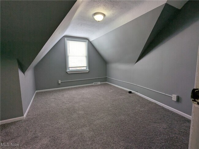 Building Photo - 16401 Home Ave