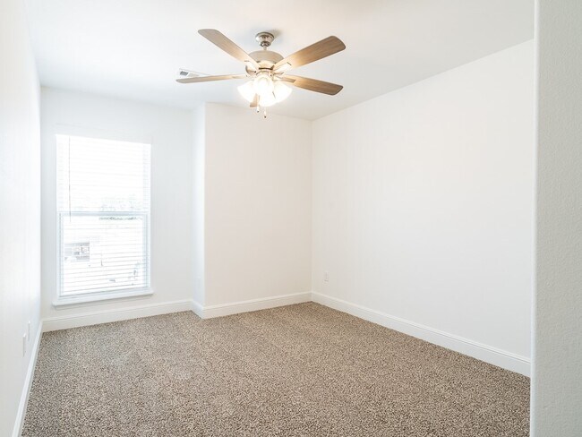 Building Photo - 2161 Wildflower Dr