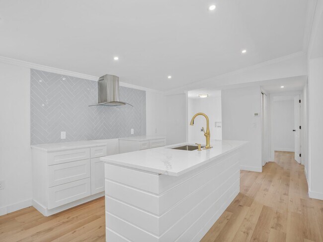 Building Photo - 28 Crescent Park Rd