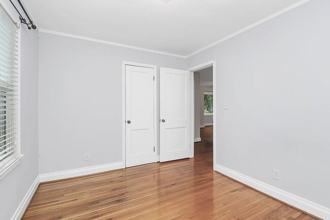 Building Photo - Charming 2BD/1BA Bungalow in Bradley Hills!