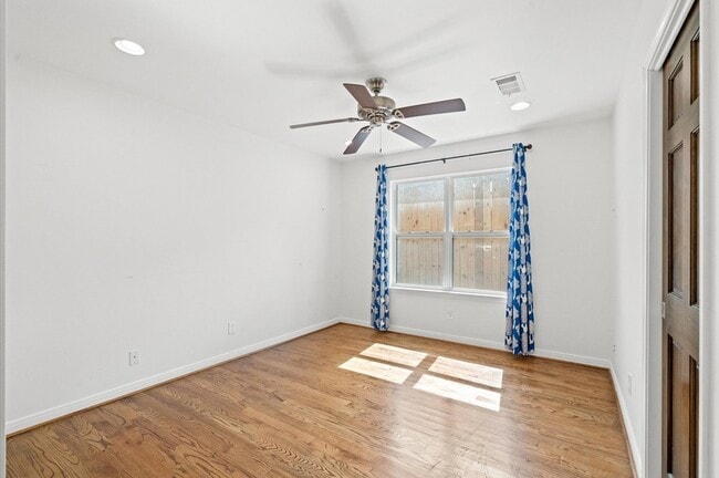 Building Photo - 1526 Adkins Rd