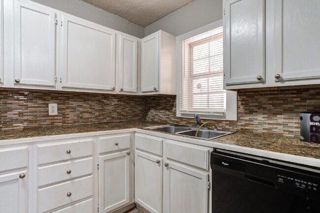 Building Photo - 3 Bedroom House in Heart of Lubbock
