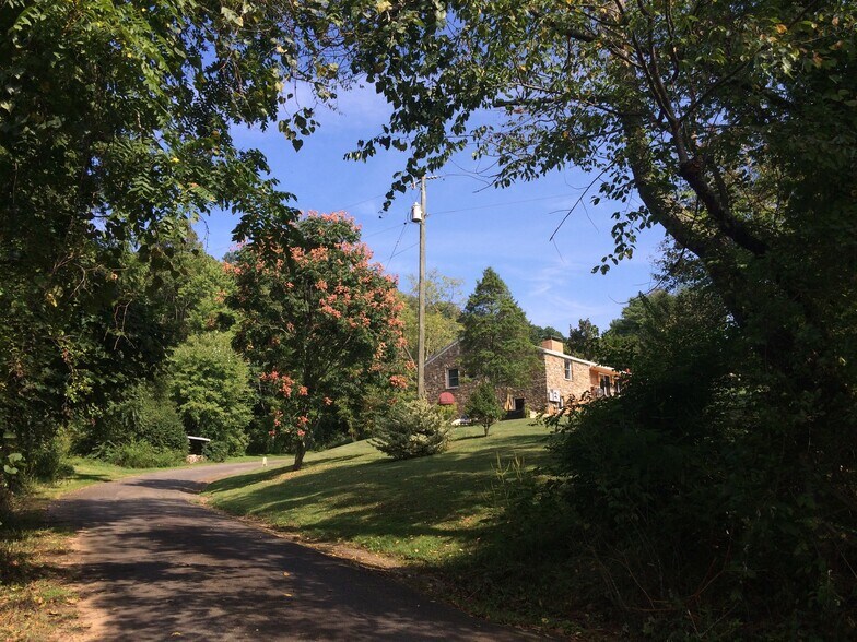 Building Photo - 336 Chunns Cove Rd