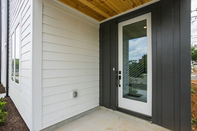 Building Photo - 522 Cliff Cir