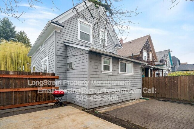 Building Photo - 536 NE San Rafael St