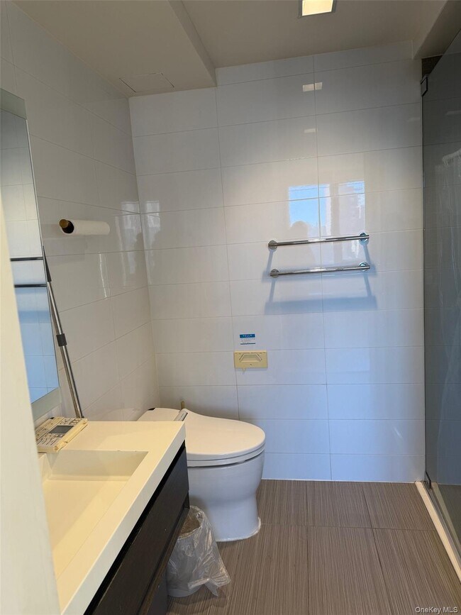 Building Photo - 39-16 Prince St