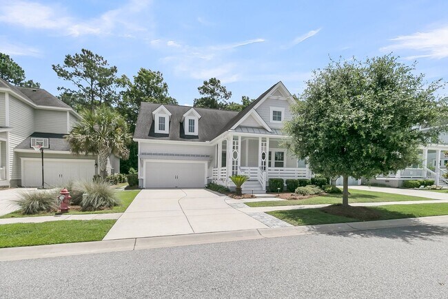 Building Photo - Newly Refreshed Single Story Home in Carol...