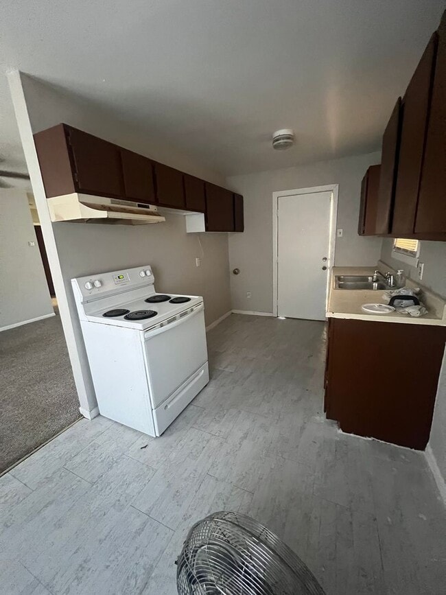 Building Photo - Southside Home