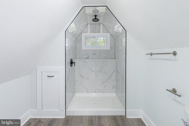 Building Photo - 3547 Finlaw Ave