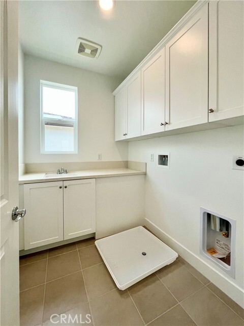 Building Photo - 27511 Elderberry Dr
