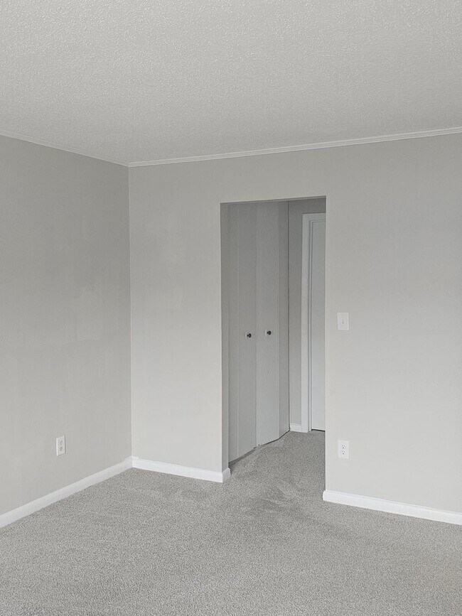 Building Photo - 526 Glenn Regis Way